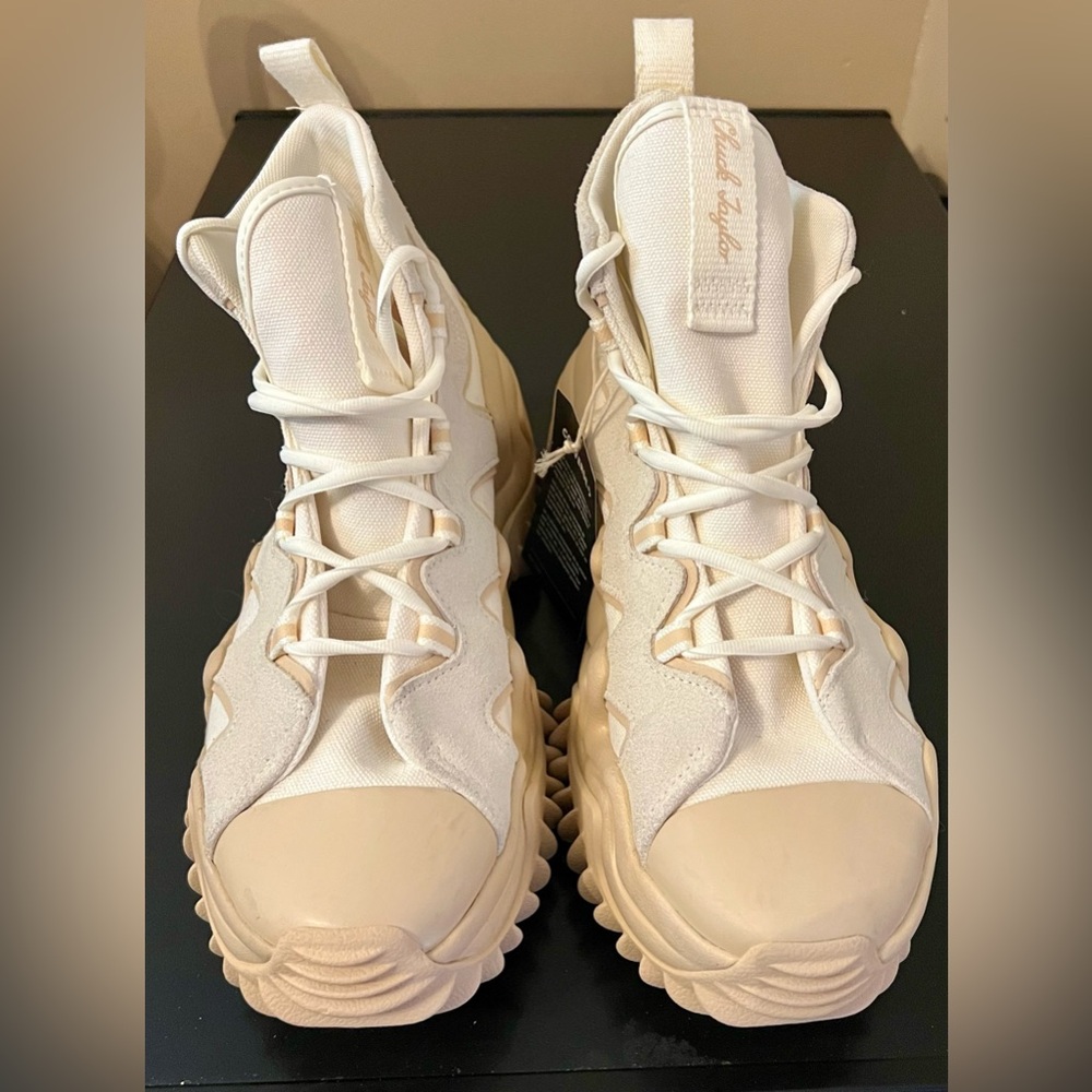 Converse Run Star Motion Platform